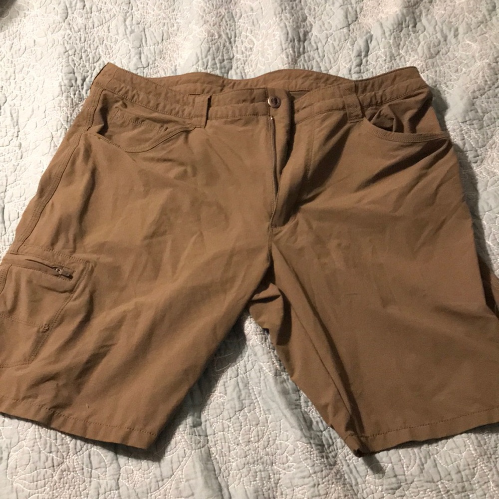 Men’s Patagonia size 36 olive shorts